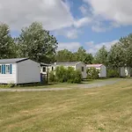 Mobil Spacieux Avec Terrasse Pour 8 Personnes - Api-1-52-1343 * Puyravault (Vendee)