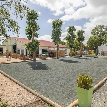 Camping Mobil Spacieux Avec Terrasse Pour 8 Personnes - Api-1-52-1343