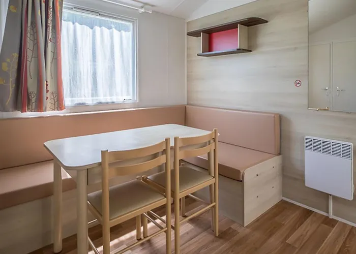 אתר קמפינג Mobil Spacieux Avec Terrasse Pour 8 Personnes - Api-1-52-1343 *